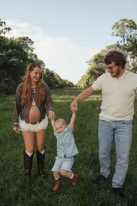 alohaubreyphoto_familyphotoshoot_field_greenery_garden_maternityshoot_woods-16