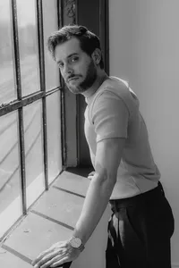 Portrait expressif en noir et blanc, studio Montréal