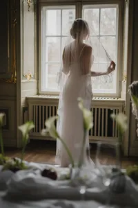 Elegant bridal portrait in soft natural light at Ermelerhaus, Berlin