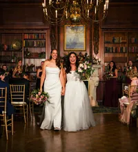 Aisle kiss