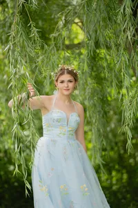 Iowa non-traditonal senior weeping willow tree blue floral fairy dress with floral headband