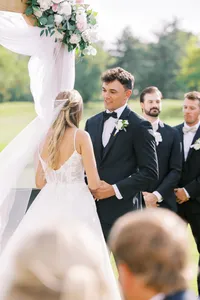 ceremonyarchbride&groom