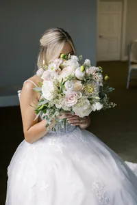Bridewitbouquet