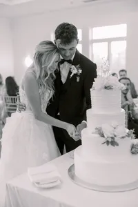 brideandgroomcuttingcake