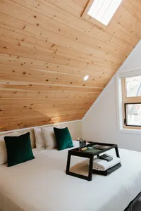 Nectar Yoga Emerald Room Interior Vancouver British Columbia Canada 05_2023 @RobinBonnerPhotography
