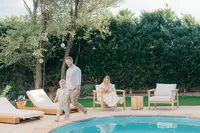 Natural light session of a family by the pool by Suzanne Karp Photography