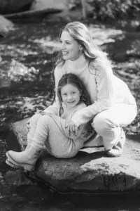 Mom-and-daughter-black-and-white