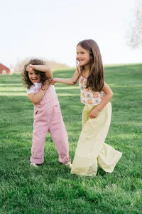 playful-sisters-love