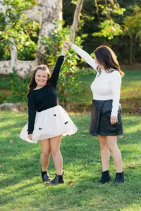 mom-daughter-pittsburgh-park-photo