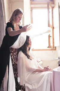 Coiffeuse mariée sophistiquée style naturel France Loire-Valley Château