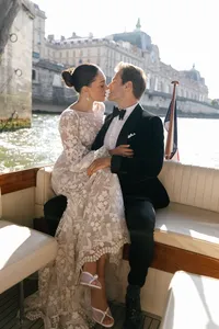 paris-seine-river-boat-couple-romantic-portrait-paris-editorial9