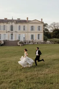 u3981682316_httpss.mj.runAvTOHbFeIEQ_newlywed_couple_running__4375d7de-2185-4595-ad9d-fdeb31ebccc0_3