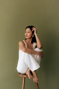 kaboompics_jewelry-brand-studio-photos-with-asian-model-on-green-background-41520