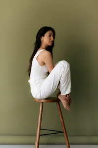 kaboompics_jewelry-brand-studio-photos-with-asian-model-on-green-background-41519