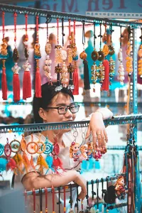 woman selling jewelry