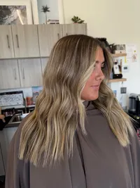 Sandy, Beige blonde