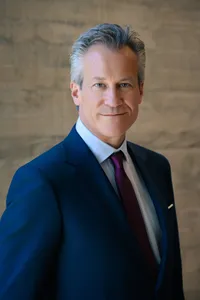 professional-finance-executive-headshot-london-marc-james-photography