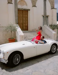 luxury-bride-in-red-caputo-films-vintage-car