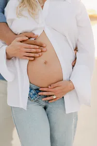 Laura & Cullen Maternity Beach Session_2024_14