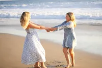 families-siblings-at-the-beach-orange-county-lauren-ford-photography