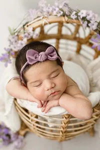 newborn-session-girl-basket-bow