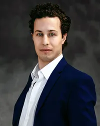 ZRobertson_headshot_6754 (1)