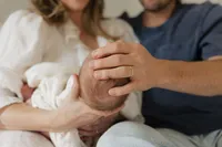dad-hand-newborn-head-parents-blurred-in-home-lifestyle-boulder-photographer-44