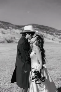 colorado-elopement-photographer-sylvan-dale-ranch21-B&W
