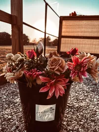 Farm-grown dahlia arrangement designed by Roam & Ivy Flowers, Nebraska florist specializing in seasonal wedding flowers.