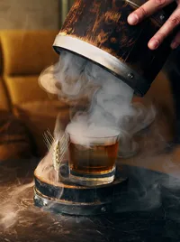 Fumée sur cocktail, mixologie signature lors d'un évènement L'Odéa