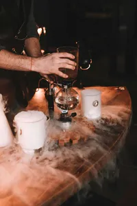Cocktail fumé et mixologie lors d'un évènement L'Odéa sur mesure