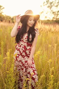 Senior Portraits in Woodbury Garden-01