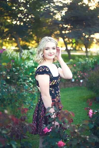 outdoor senior pictures Minneapolis featuring fields and trees in garden