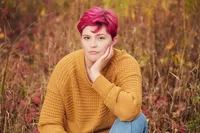 creative senior portraits Minneapolis during golden hour in nature
