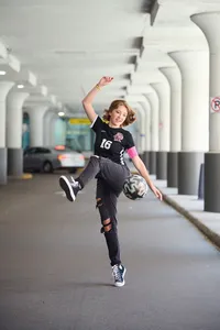 Energetic Senior Picture Photographer Captures Dynamic Soccer Moment-14