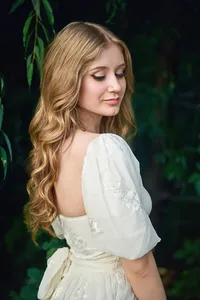 Elegant Senior Picture Photographer Portrait in a Natural Setting-103