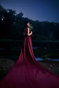 Elegant Senior Picture Photographer Captures Enchanting Portrait by Lake Side-42