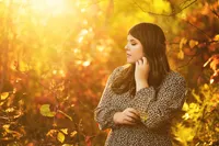 outdoor senior portrait in Minneapolis near lake with natural light