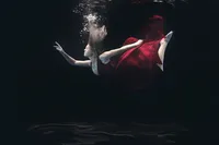Underwater Senior portrait photographer in Minnesota 2