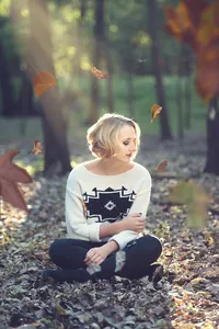 golden hour senior portrait Minneapolis with warm natural light