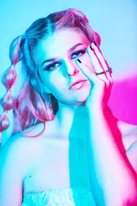 Senior portrait session in Minneapolis featuring fashion-inspired posing and sets