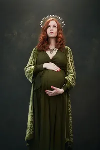 Fine Art Maternity Portrait in Minneapolis Featuring Elegant Expectant Mother-03