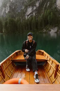 Alpine lake boat moment by PNW elopement photographers