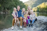 New_Braunfels_family_photo_session_by_beautiful_river_06