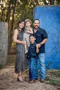 Family photos in front of a cool blue wall in San Antonio, Texas