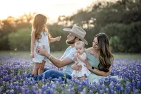 New Braunfels family photo session in bluebonnets