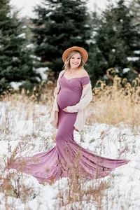 Hudson, Wisconsin winter maternity photography