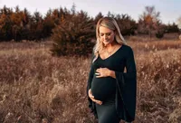 Hudson, Wisconsin fall maternity photography