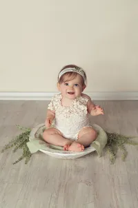 6 month sitter girl session studio