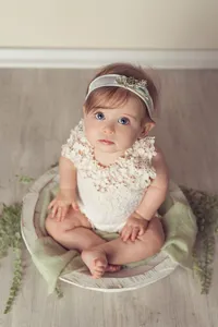 6 month sitter girl session studio